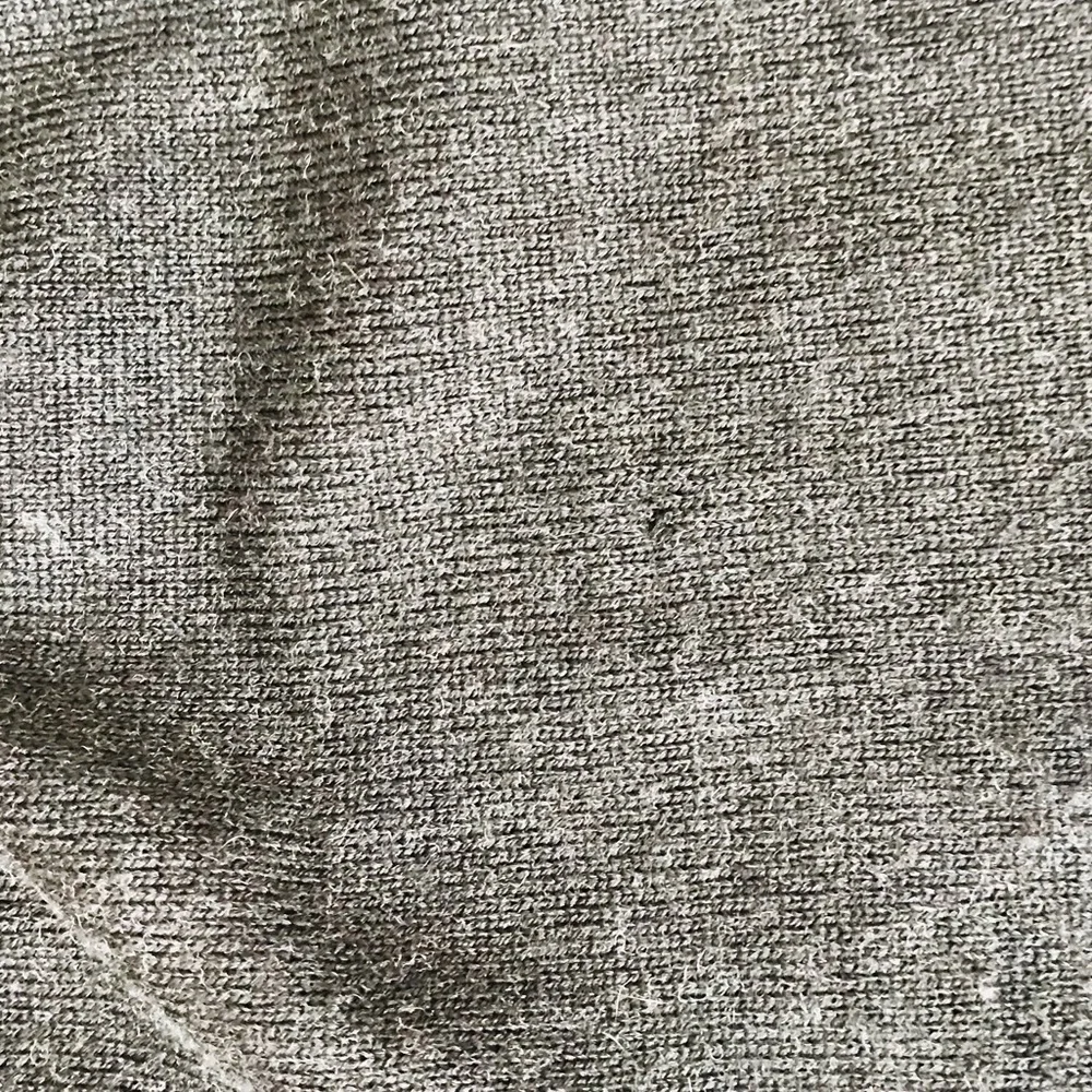 Orvis fine merino wool dark gray vneck swe…